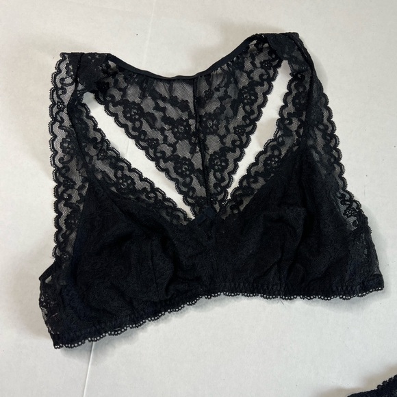 Victoria's Secret Black Lace Bralettes Racerback - Picture 9 of 9